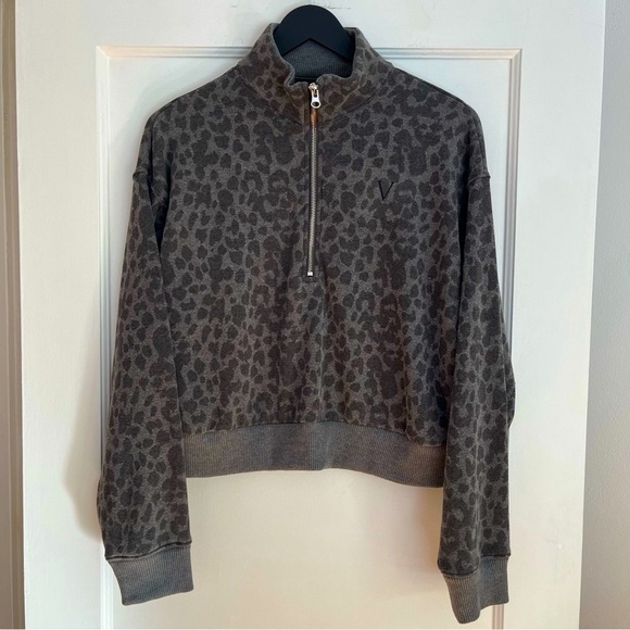 Victoria’s Secret Grey cropped sweatshirt top, 1/2 zip front, animal print Large - Picture 11 of 11